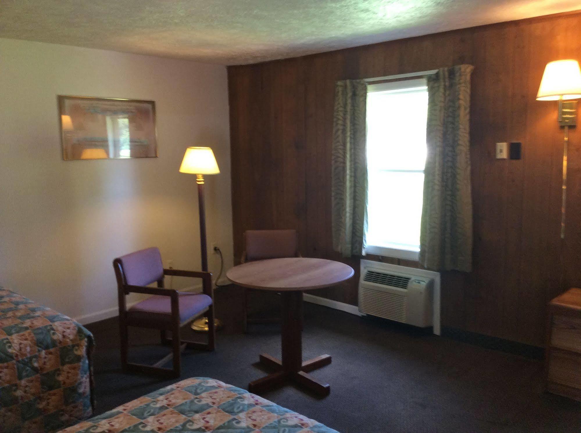 Woodridge Motel Terre Haute ภายนอก รูปภาพ