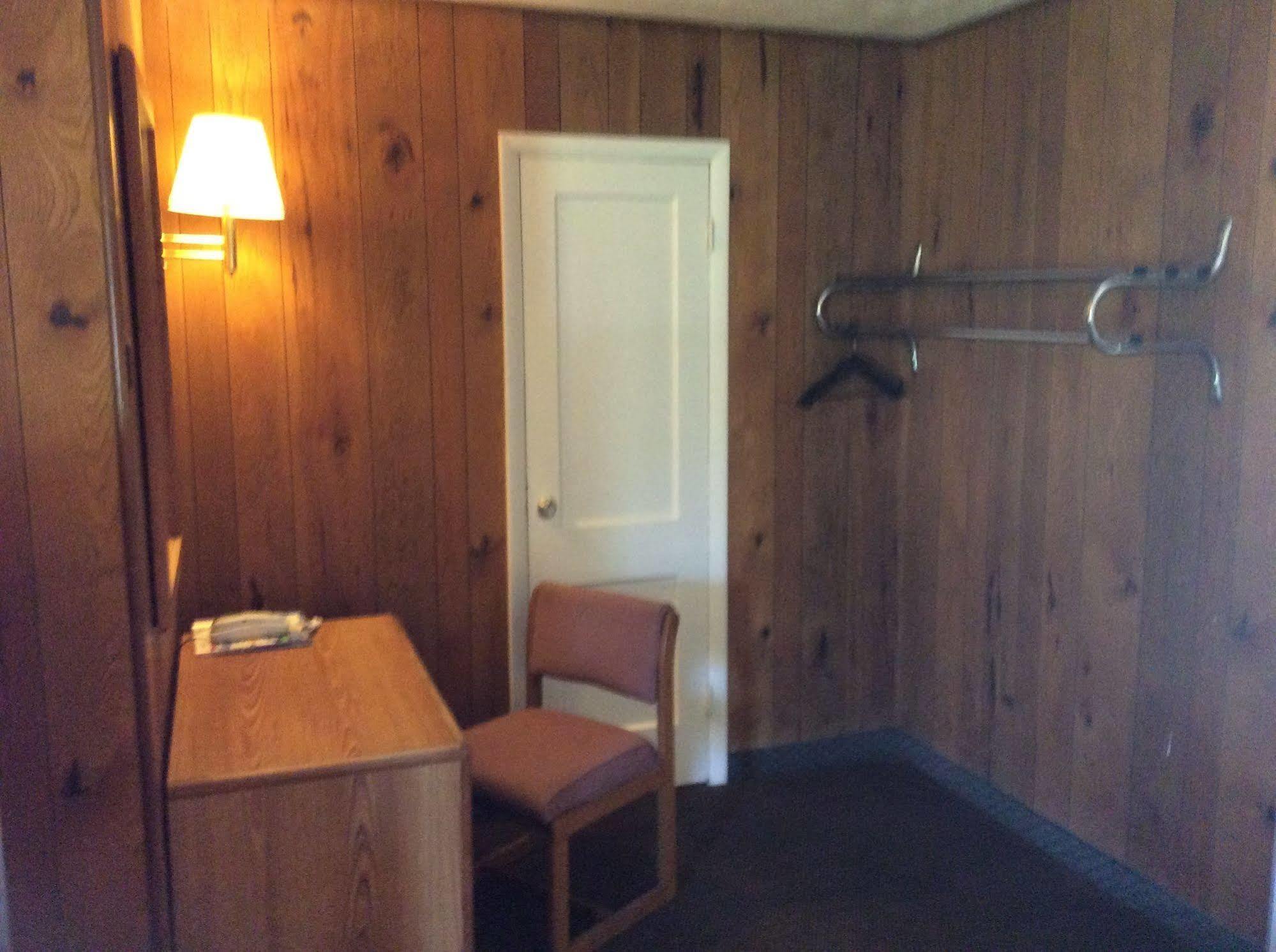 Woodridge Motel Terre Haute ภายนอก รูปภาพ